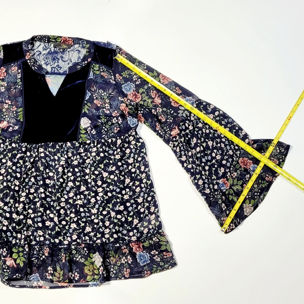 Suzanne Betro Floral Velvet Lace Ruffles Bell Sleeves Flowy Pop Over Blouse (1X) - Picture 12 of 13